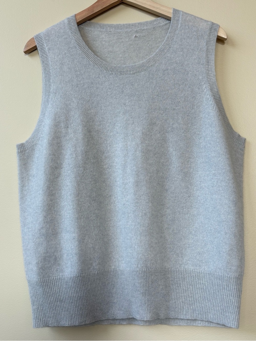 Women's Light Gray Cashmere-Blend Sleeveless Crew Neck Sweater Vest